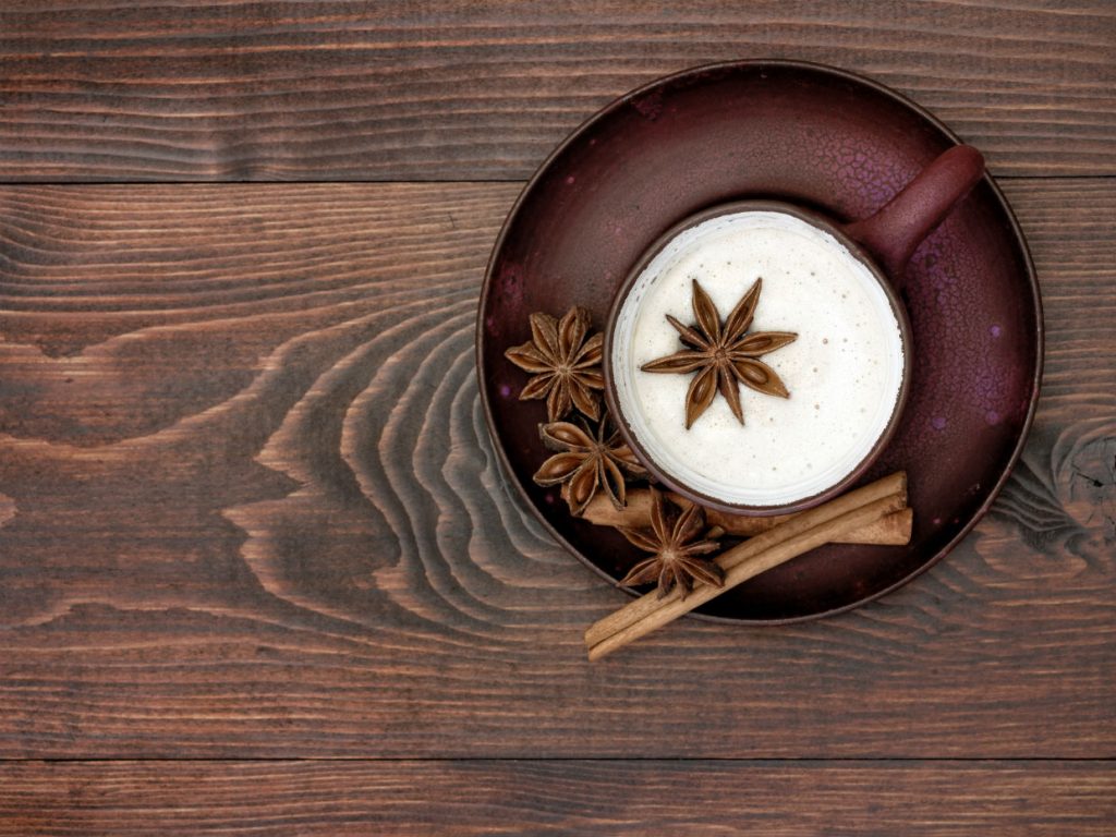 Découvrez la savoureuse recette indienne du traditionnel thé Chaï Latte.